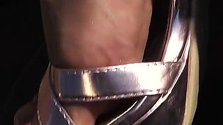 Pretty fashionista seduces while masturbating her clit