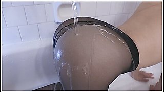 Fuck My Stepsister In Wet Pantyhose 继的湿袜诱惑