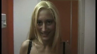 Top Babe and Her Funny Pee Games: It's so Sexy