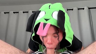 Webcam records amateur teens blowjob