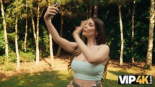 Vip4k. stunning dark haired just wanted to help, but..