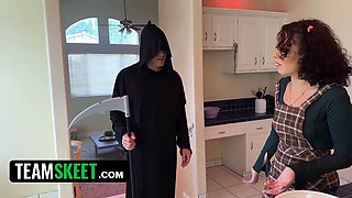 MyBabySittersclub: Satine Summers gets her petite pussy eaten by her boss, Donnie Rock, in a Halloween cosplay frenzy!