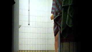 Horny voyeur finds attractive amateur girls in the shower