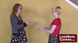 They dive into a Strip Mogadishu game with provocative poses by LostBetsGames: Porn