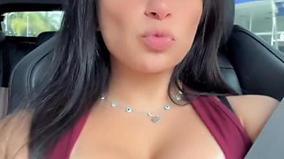 Flashing Tits in the Car / Pagando Peitinhos No Carro