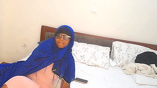 Muslim Masturbating Pussy
