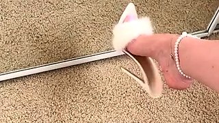 Amateur Foot Fetish Girlfriend Sucks and gives a Footjob