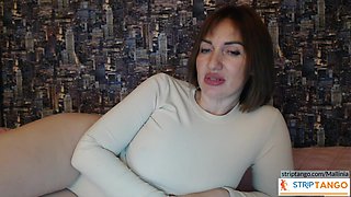 Mallinia Erotic display at stripTango