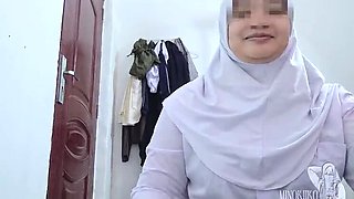 Minokiiko Morning Blowjob: Hijab Asian Stepsister Shocked by Step Brother's Hard Cock