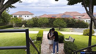 Curvy Cumslut Lindsay Lee Doesn't Waste Time