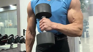 Imagine getting your head crushed between this female bodybuilders biceps