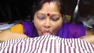 Desi aunty giving blowjob and deepthroat drank cum