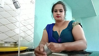Desi Bhabhi ko Kitchen me Bartan dothe dheka or Bedroom me Bhabhi ko Chodha