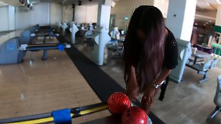 Bowling and blowjob from Thai MILF GF